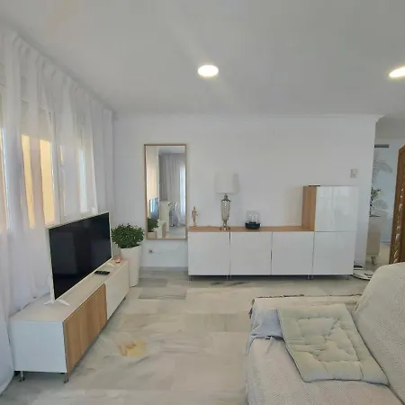 2 Bedroom Beachfront In Estepona, Malaga. Lejlighed *