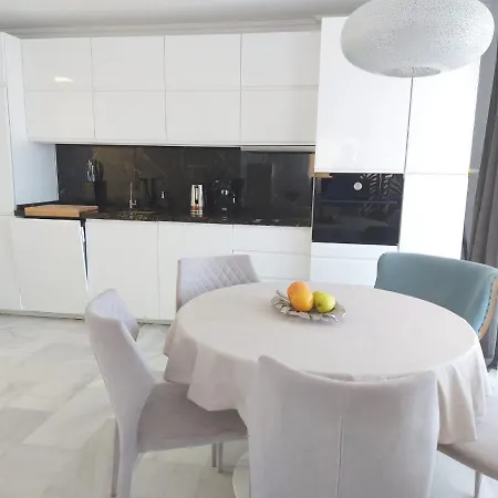 2 Bedroom Beachfront In Estepona, Malaga. エステポナ