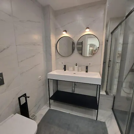 2 Bedroom Beachfront In Estepona, Malaga. * エステポナ