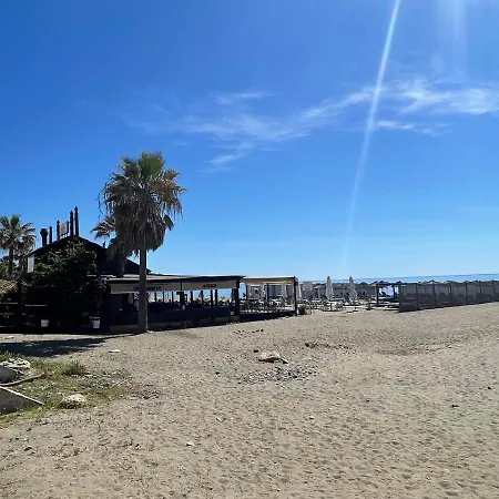 公寓 Beachfront With Sea Views In *
