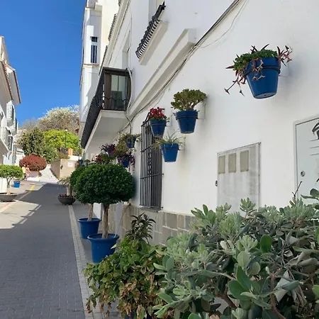 2 Bedroom Beachfront In Estepona, Malaga. アパート エステポナ