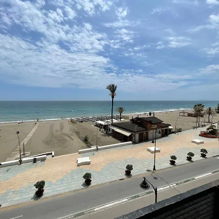 公寓 Beachfront With Sea Views In *
