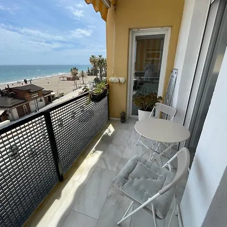 Beachfront With Sea Views In 公寓
