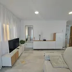 2 Bedroom Beachfront In Estepona, Malaga. Apartamento *
