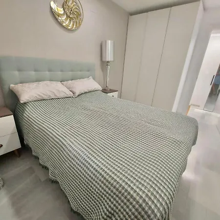 2 Bedroom Beachfront In Estepona, Malaga. 公寓 *